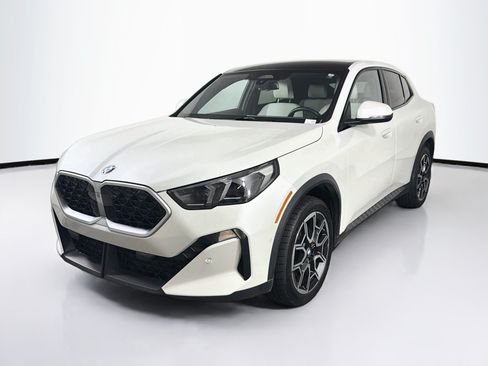 Used 2026 BMW X2 xDrive28i AWD/4WD image 3