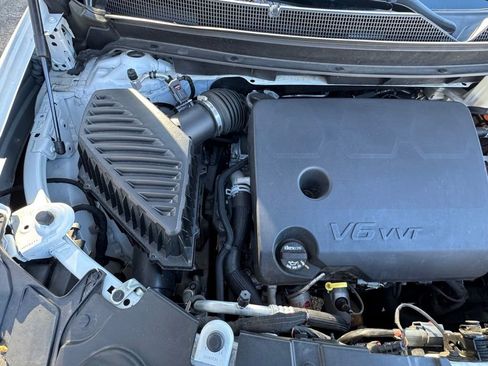 Used 2021 Chevrolet Traverse LS image 32