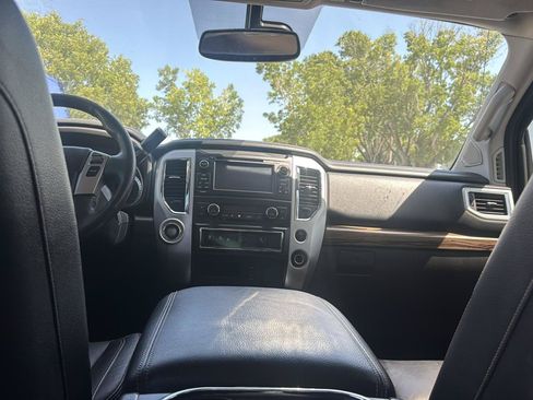 Used 2017 Nissan Titan SL RWD image 25
