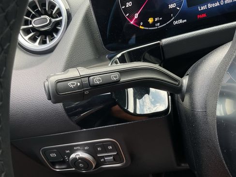Used 2025 Mercedes-Benz GLA 250 image 32