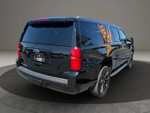 Used 2020 Chevrolet Suburban LT w/ Luxury Package AWD/4WD image 7