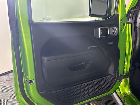 New 2025 Jeep Gladiator Rubicon w/ Convenience Group image 10