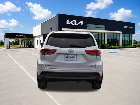 Used 2017 Toyota Highlander XLE FWD image 6