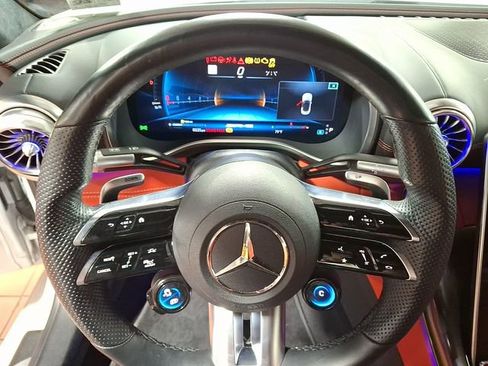 Used 2022 Mercedes-Benz SL 63 AMG 4MATIC image 17