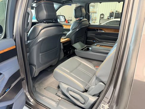 Used 2022 Jeep Grand Wagoneer Series II w/ Convenience Group III AWD/4WD image 15