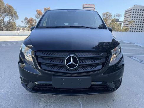Used 2017 Mercedes-Benz Metris Passenger image 2