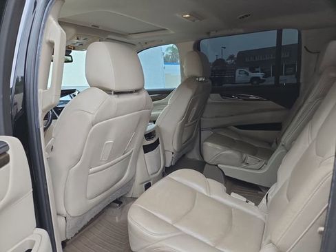 Used 2020 Cadillac Escalade ESV Luxury AWD/4WD image 4