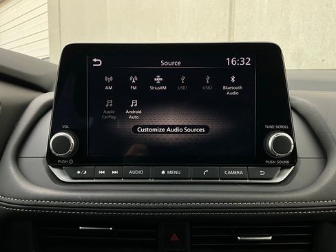 Used 2025 Nissan Rogue SV image 30