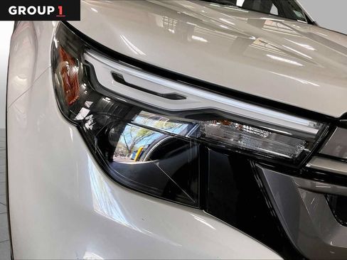 Certified 2025 Subaru Forester Premium AWD/4WD image 28