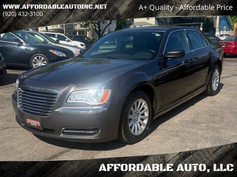 Used 2014 Chrysler 300 RWD image 1