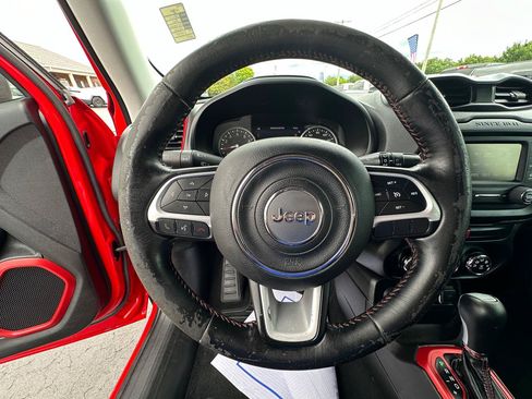 Used 2017 Jeep Renegade Trailhawk AWD/4WD image 12