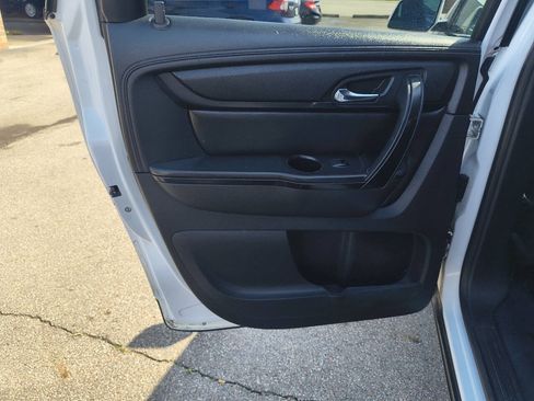 Used 2017 Chevrolet Traverse LT w/ Style and Technology Package FWD image 16