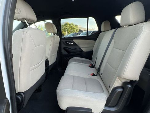 Used 2022 Chevrolet Traverse LS image 24