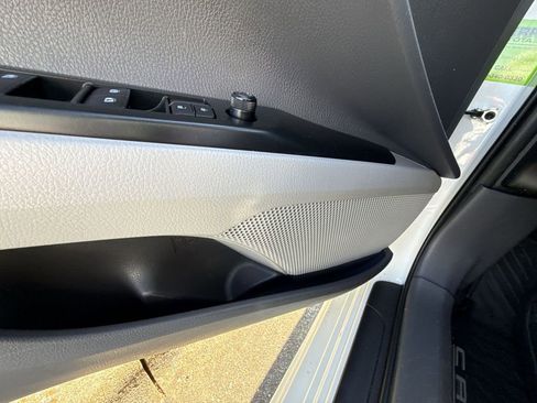 Used 2019 Toyota Camry SE FWD image 31
