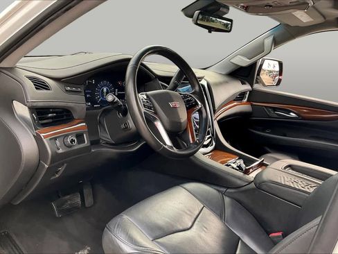 Used 2017 Cadillac Escalade Premium Luxury RWD image 16