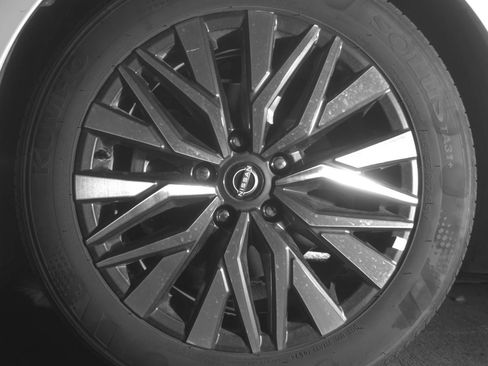 Used 2025 Nissan Altima 2.5 SV FWD image 9