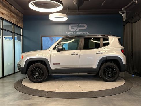 Used 2017 Jeep Renegade Trailhawk w/ Premium Trailhawk Package image 6