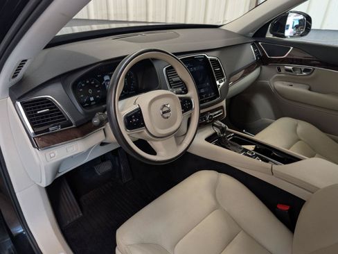 Used 2017 Volvo XC90 T6 Momentum w/ Vision Package AWD/4WD image 3