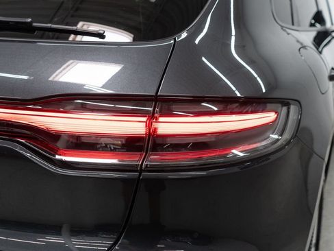 Used 2023 Porsche Macan AWD/4WD image 43