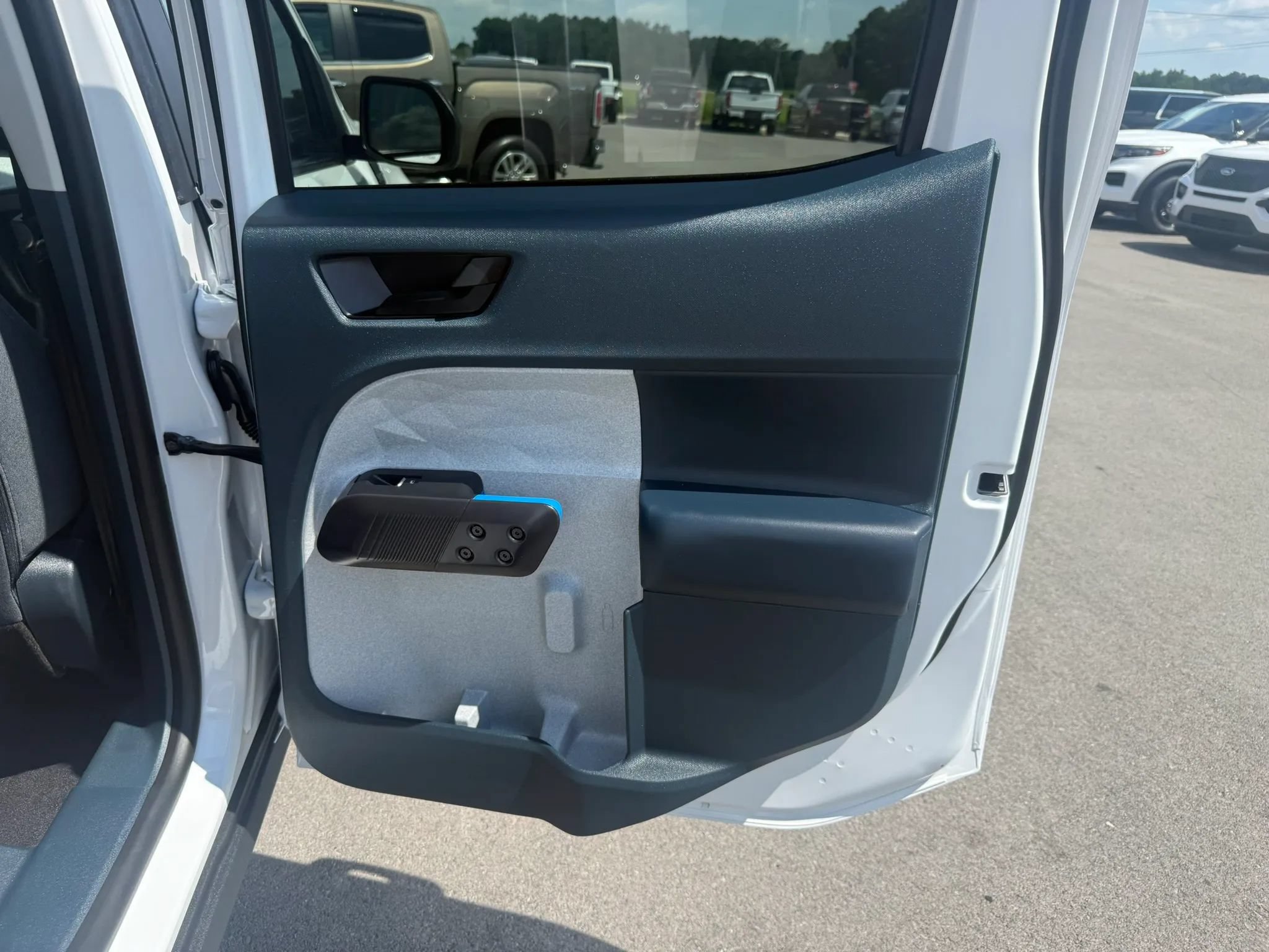 Used 2025 Ford Maverick XLT w/ Equipment Group 302A AWD/4WD image 18