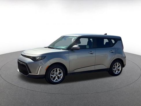 Used 2025 Kia Soul LX w/ LX Technology Package image 8