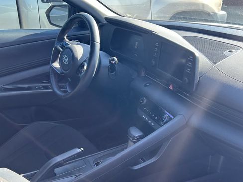 Used 2025 Hyundai Elantra Sport FWD image 8