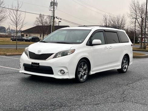 Used 2012 Toyota Sienna SE image 4