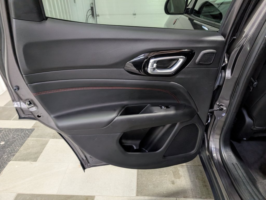 Used 2022 Jeep Compass Trailhawk w/ Trailhawk Elite Group AWD/4WD image 9