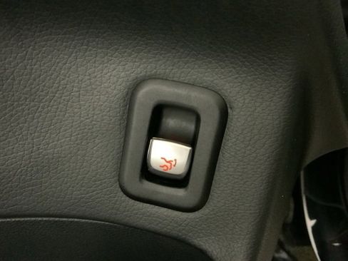 Used 2018 Mercedes-Benz GLC 300 4MATIC image 27