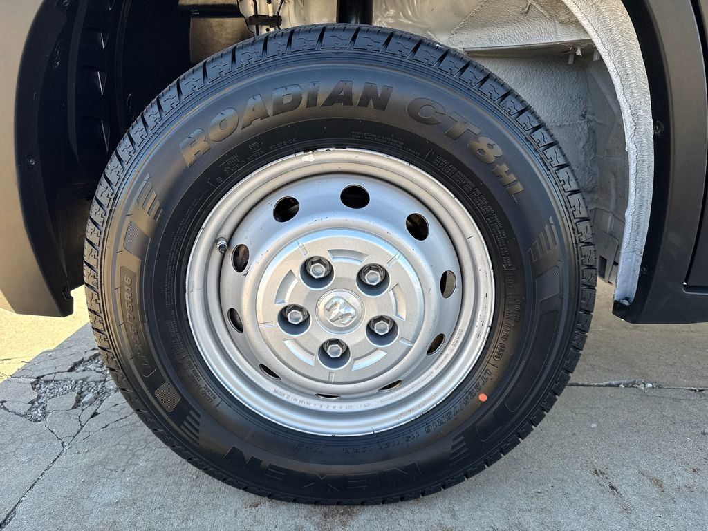 Used 2025 RAM ProMaster 2500 FWD image 9