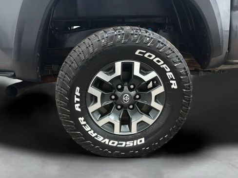 Used 2019 Toyota Tacoma TRD Off-Road w/ Technology Package AWD/4WD image 27