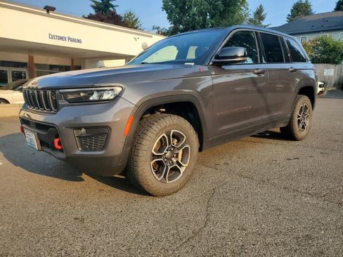 Used 2022 Jeep Grand Cherokee Trailhawk w/ ADV Protech Group II AWD/4WD image 2