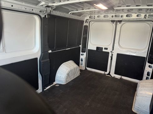 Used 2025 RAM ProMaster 2500 w/ Convenience Group FWD image 13
