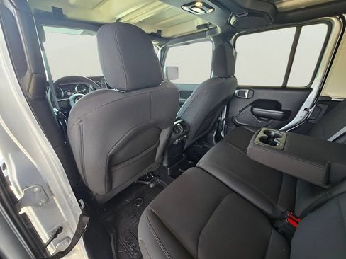 Used 2023 Jeep Wrangler Unlimited AWD/4WD image 31