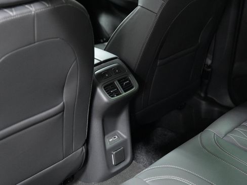 Used 2023 Buick Envision Avenir image 22