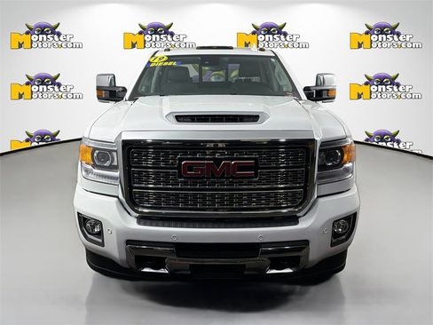 Used 2019 GMC Sierra 3500 Denali image 2