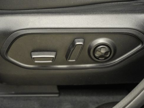 Used 2023 Jeep Grand Cherokee L Limited w/ Luxury Tech Group II AWD/4WD image 40