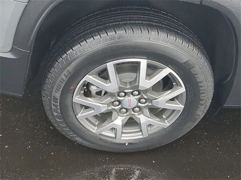 Used 2023 GMC Acadia SLE w/ Driver Convenience Package image 5