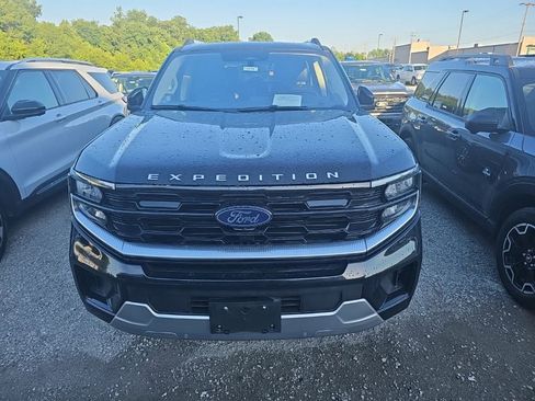 Used 2025 Ford Expedition Platinum AWD/4WD image 4