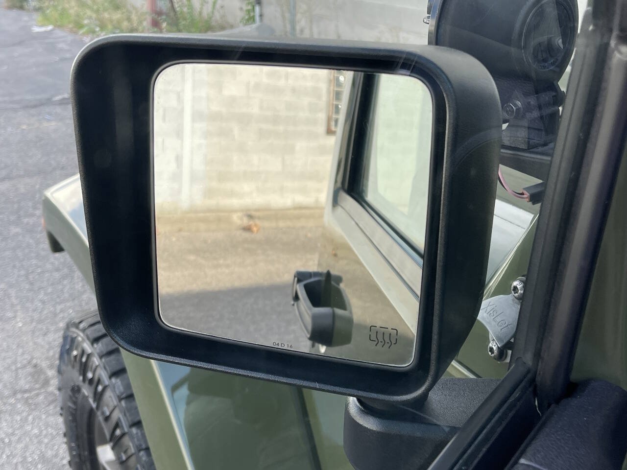 Used 2016 Jeep Wrangler Unlimited Sahara AWD/4WD image 6