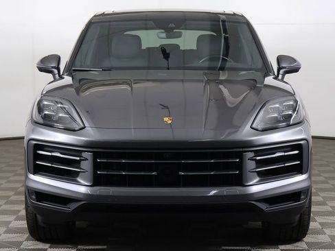 Used 2024 Porsche Cayenne AWD/4WD image 14