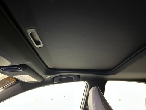 Used 2025 Toyota Camry SE image 30