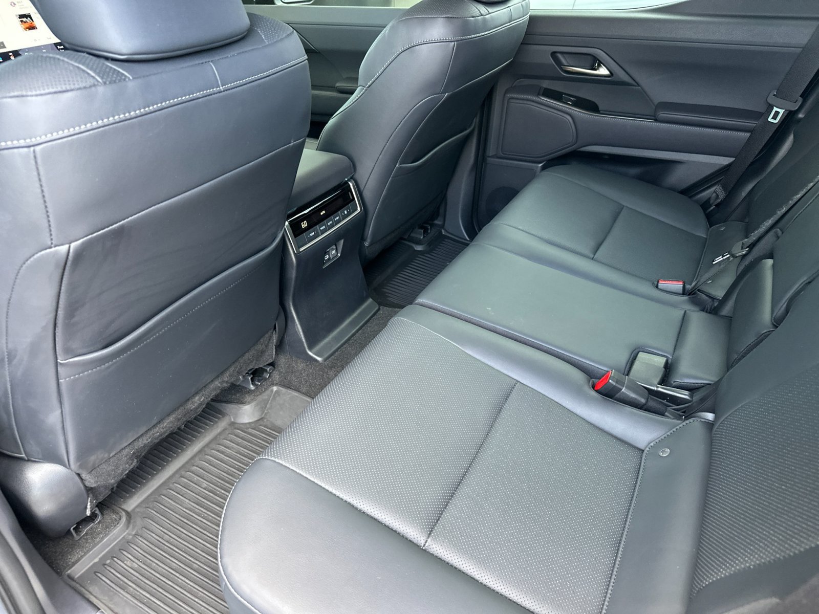 Used 2025 Lexus GX 550 w/ Cold Area Package AWD/4WD image 12