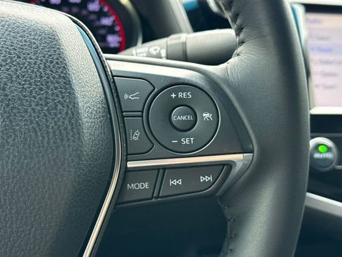 Used 2018 Toyota Camry XSE FWD image 33