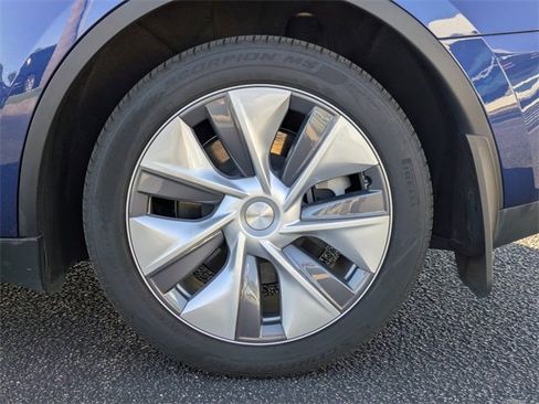 Used 2023 Tesla Model Y Long Range image 13