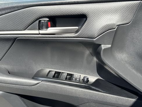 Used 2025 Toyota Camry SE FWD image 15