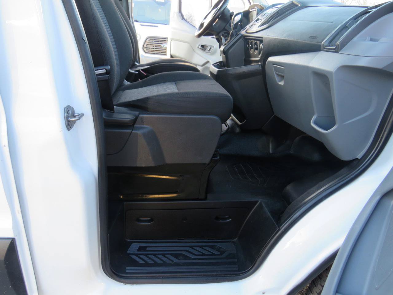 Used 2017 Ford Transit 250 130 Medium Roof RWD image 39