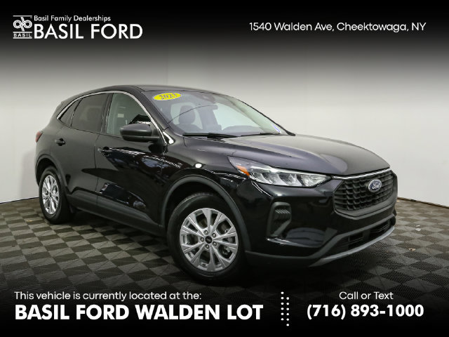 Used 2023 Ford Escape Active w/ Cold Weather Package FWD image 1