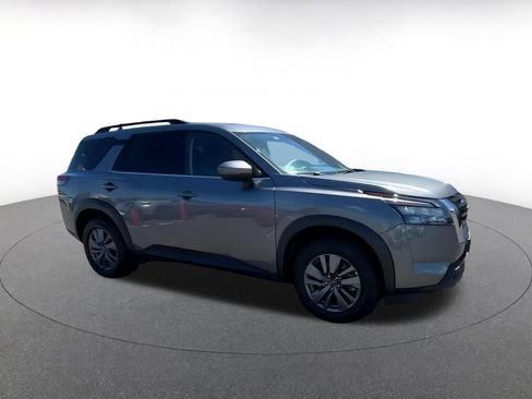 Used 2025 Nissan Pathfinder SV FWD image 2