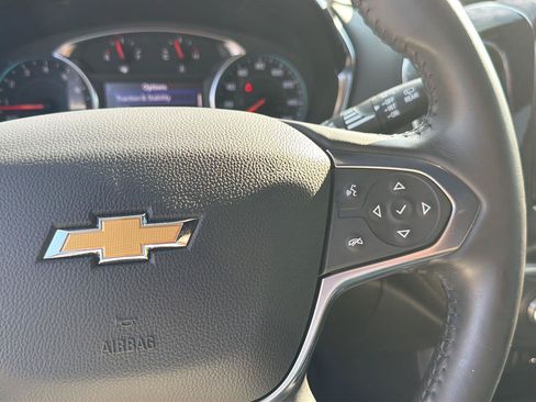 Used 2022 Chevrolet Traverse LT FWD image 22